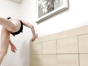 白嫩小人妻性爱被小哥狂插喷水