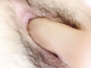 00后少女粉嫩小穴阳具自插呻吟不断