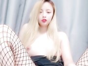 白嫩金发颜值女神下海红唇美腿无毛粉穴呻吟娇喘