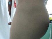 新人 趁着孩子去幼儿园了 从厨房干到床上 良家玩得就是刺激