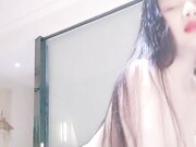 美艳动人的小骚货 全裸浴室洗澡 洗白白就开战娴熟口交 无套大力抽插 射在肚皮上