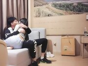 高颜值妹妹才播了一半怀疑被偷拍，翻车