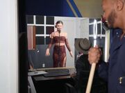 妩媚人妖黛西泰勒化身女歌星给男粉丝屁股上签名录完歌在和猛男粉丝啪啪