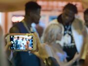 苗条金发女孩逆天挑战几个威猛黑鬼抱起来双插菊花阴道各种姿势操