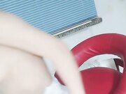 女神学妹跟大哥深喉草嘴直接在椅子上爆草抽插