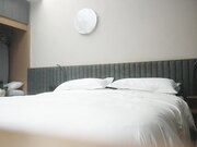 开发探索穿着高筒靴操逼翘起屁股猛顶娇喘不断