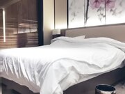 约操小熊帽可爱女孩啪啪操柔情热吻操到高潮