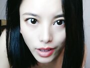 透明丝袜年轻妹子和男友日常做爱最后在自慰