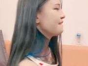 花臂纹身网红小姐姐 和炮友激情操逼 沙发上张开双腿爆插1