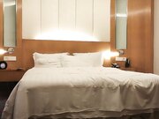 妈宝男舌吻互摸调情迫不及待解开裤子侧入抽出