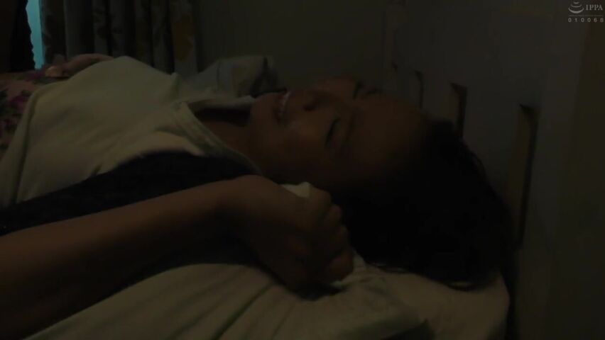 带来了一位生病的办公室女士 她错过了最后一班火车2