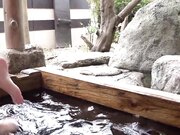 轻轻地邀请我的处女鸡巴进入她的阴户 让我射在她的里面3