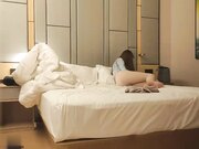 丰乳肥臀妹子口活抬起腿来猛操妹子生气走了