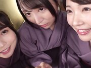 邀请她到自己家里照顾 爱理对他产生了兴趣并吞下了他勃起的鸡巴1