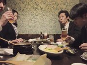 我雖然已婚卻被職場同事邀約 窒息般的KISS忘掉妻子般沉溺中出SEX之中 1