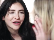 热恋情侣旋律马克斯和简 王尔德与室友三人行