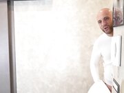 人妻在操假鸡巴时被丈夫抓住并肛交