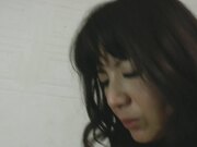 但她被拒绝了 并被带到了垃圾房 在那里她被强奸了2