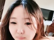 清纯的良家小少妇露脸躺在床上全裸跟狼友互动撩骚 揉奶玩逼给狼友看特写逼逼