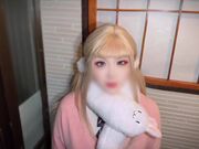 跨年夜第一次和女友回家的我被有榨干了，女上内射