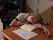 既然妳要把身体交给男同学，不如就先交给我吧!