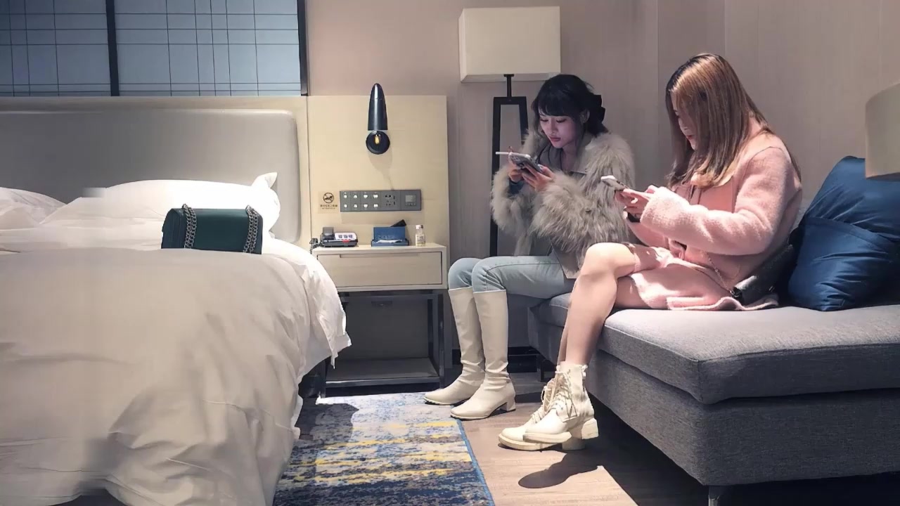 极品女神，苗条小姐姐模特身材，妩媚眼神诱人胴体近景展示