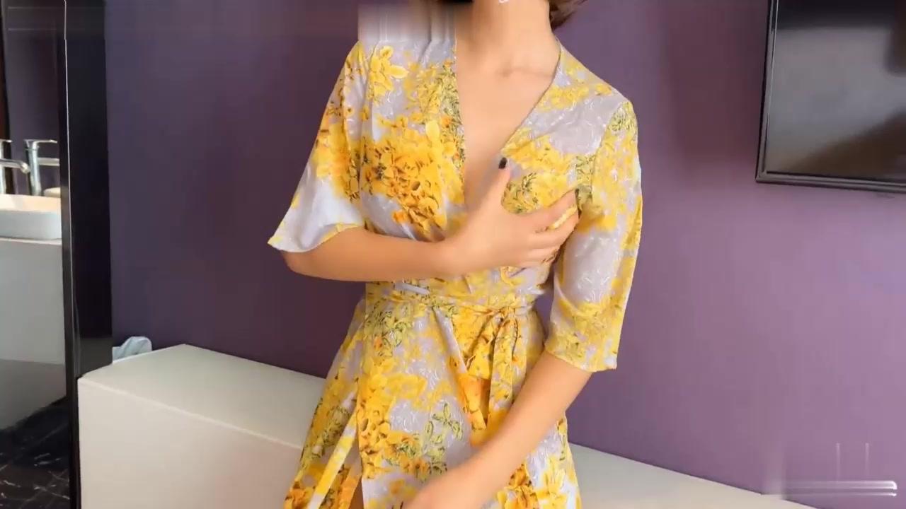 无敌战袍少妇趁老公出差酒店约炮，被操的神魂颠倒爽