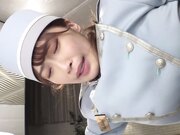 他一边用缓慢和快速的技巧欣赏我的反应 一边戏弄