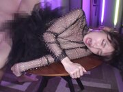 在营造自慰感的同时 她处于一种淫荡的模式