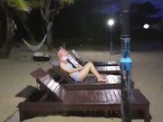 樱花小猫_海边打个野炮，寂寞的骚穴大鸡巴安慰