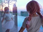 樱花小猫_下体发骚的女友，淫水流在泳池，欠干的大骚逼