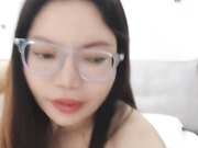 眼镜小骚妇穿上开档黑丝袜灰色高跟鞋 和小哥哥做爱