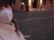 口罩清纯少女穿着性感白色内衣