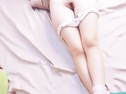 幸福老哥天天搞妹子顶不住找两好友4P 超级嫩00后妹子 一人一个扒掉内裤