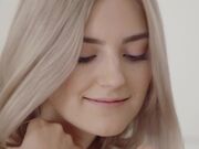 电话与情人在家操骚逼