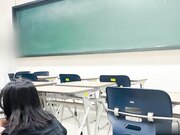 刚下课看到没人就和女朋友直接做爱了