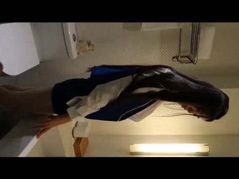 制服少女逼逼里塞着粉色的跳蛋