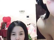 古装剧女演员跟女助理脱光直播