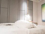 叫个花裙苗条甜美卖淫妹口交上位后入猛操