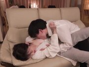 丈夫欠的债没有能力偿还只能让老婆肉偿1