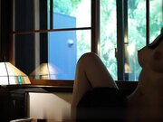 和女友在幽暗的灯光下做爱