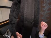 挑选一个年轻 合法 美丽的女人 毫无疑问地操她以获得原始中出