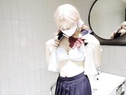 Jk双马尾女孩，公共卫生间被猛烈中出