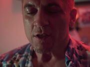 两个骚逼被冻的不行了只好与大鸡巴摩擦生热取暖