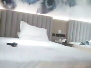 酒店约炮八零后年轻小富姐偷拍舔的富姐好爽