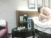 小伙今夜约战00后小萝莉 粉嫩干净 侧颜颇有几分像张子枫 大胸乖巧又配合