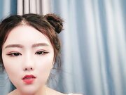 保时捷车模为赚钱下海被炮友各种操 小背心哪咤头展示身材 蹲着被炮友插嘴