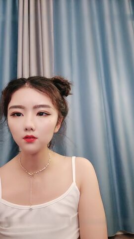 保时捷车模为赚钱下海被炮友各种操 小背心哪咤头展示身材 蹲着被炮友插嘴