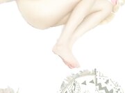 高挑长腿萝莉全身粉嫩 挺瘦的但是奶子还挺大像刚发育好 史上最干净的小穴之一