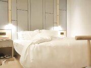 扎个小辫超胖肥仔上场 肉肉身材肩膀纹身少妇 坐在身上骑乘自己动